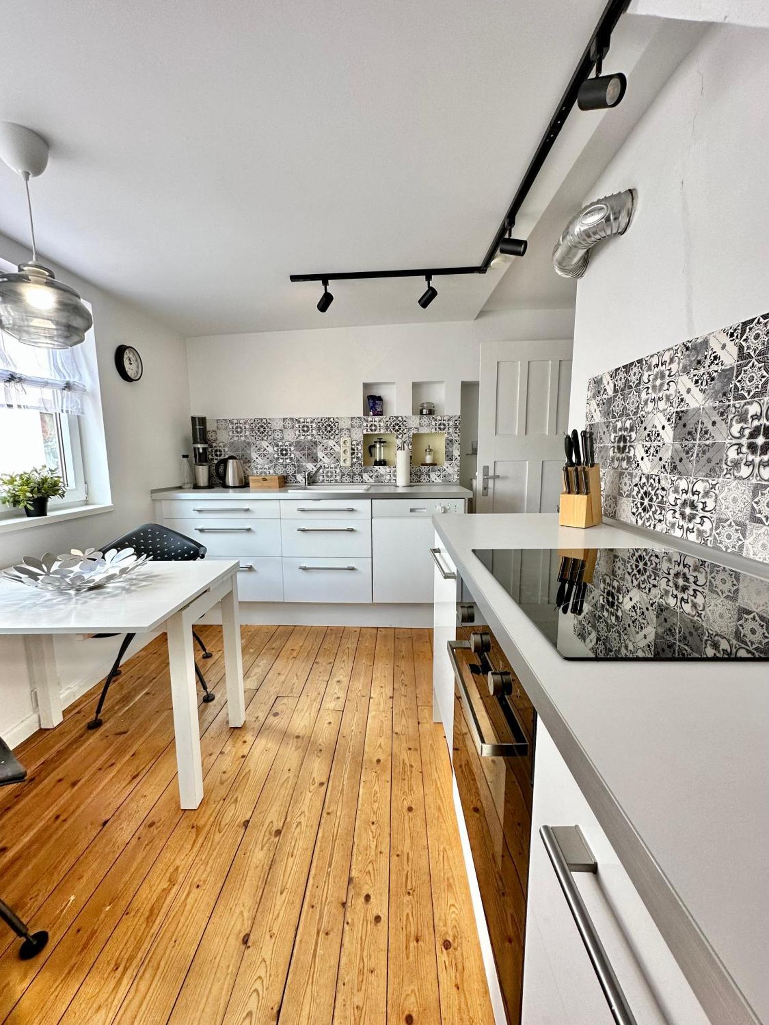 Schoenes City-Apartment Mit 2 Schlafzimmer, Parkplatz, Ruhig Und Hell, D46-Dg Oldenbourg Extérieur photo