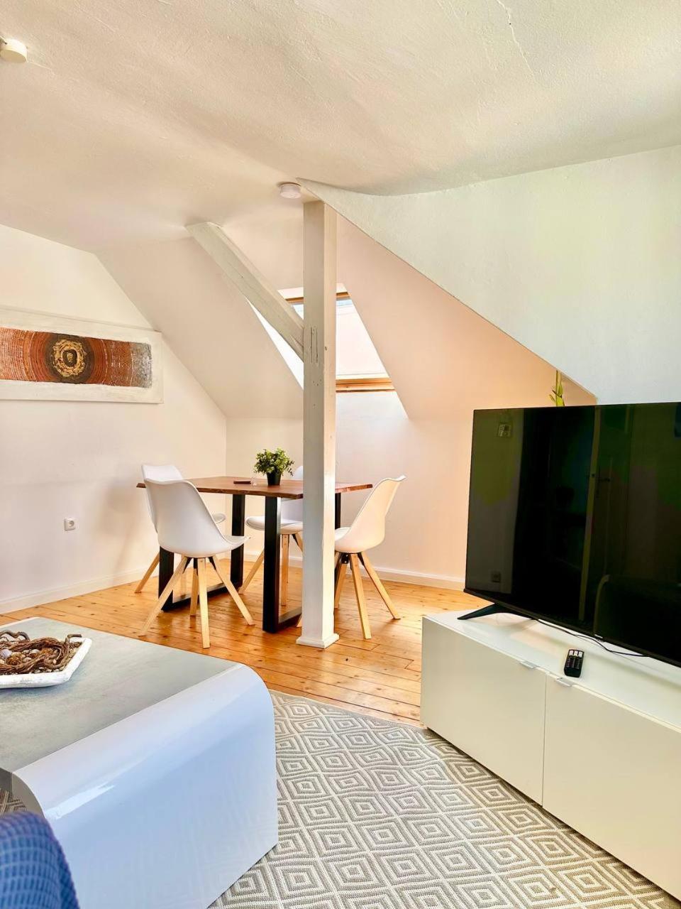 Schoenes City-Apartment Mit 2 Schlafzimmer, Parkplatz, Ruhig Und Hell, D46-Dg Oldenbourg Extérieur photo