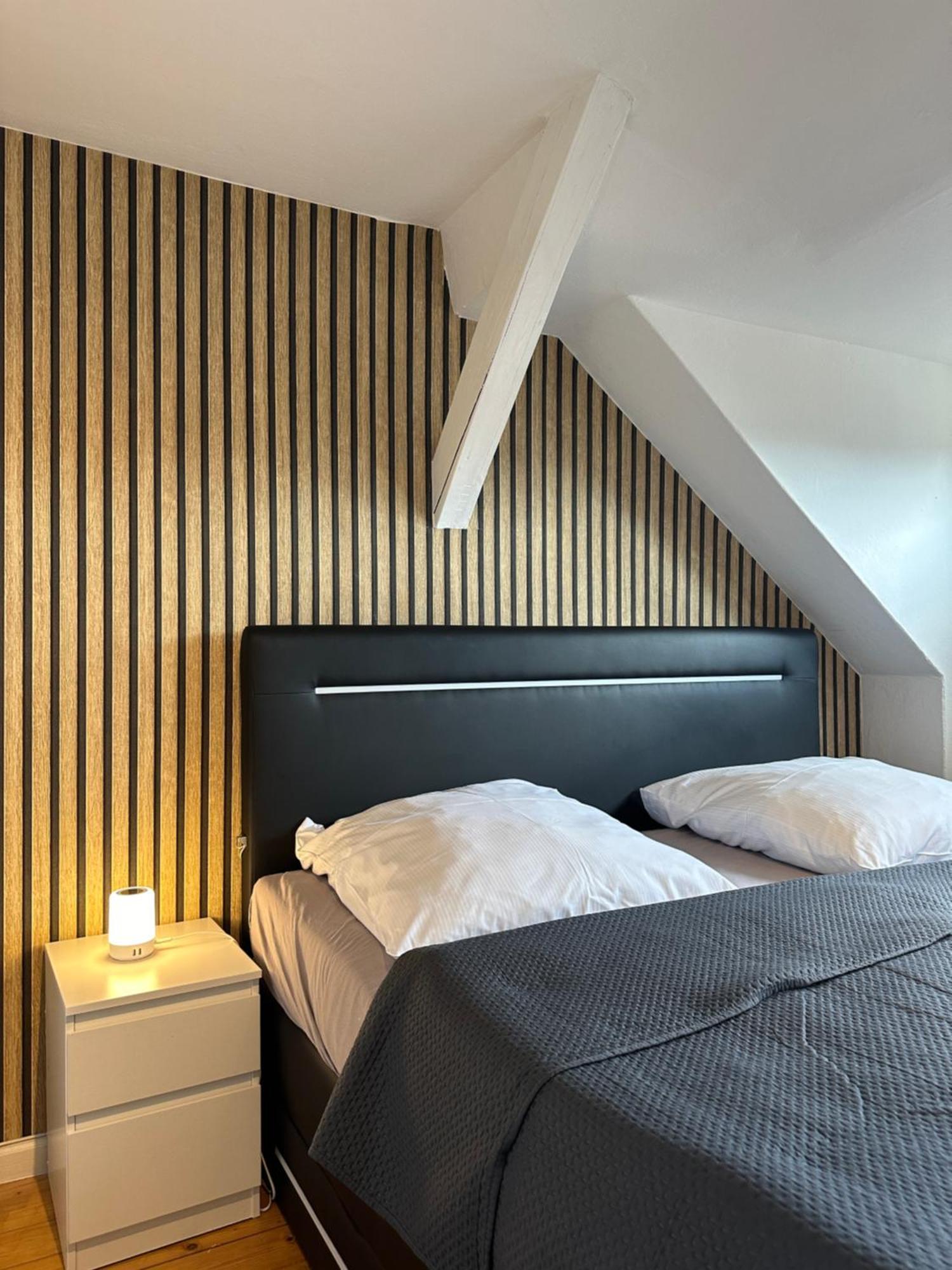 Schoenes City-Apartment Mit 2 Schlafzimmer, Parkplatz, Ruhig Und Hell, D46-Dg Oldenbourg Extérieur photo